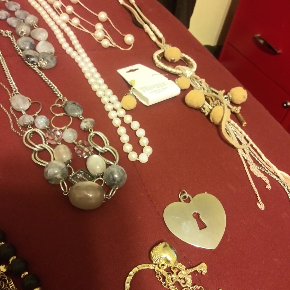 Jewelry - Picture 4 of 4